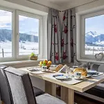 Апартаменты Alpenglueck Muhlau (Tyrol)